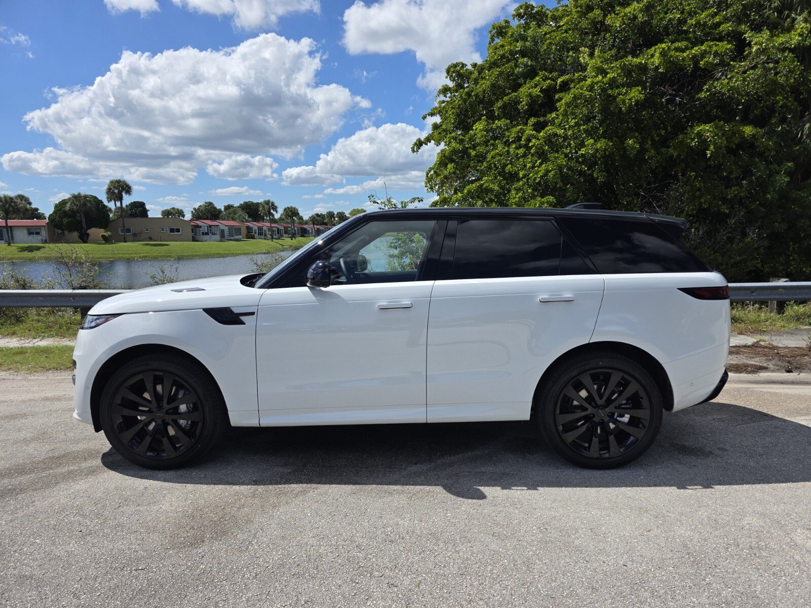 New 2027 Land Rover Range Rover Sport Dynamic SE AWD/4WD image 7