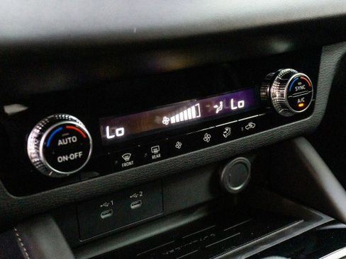 New 2025 Mitsubishi Outlander ES image 12