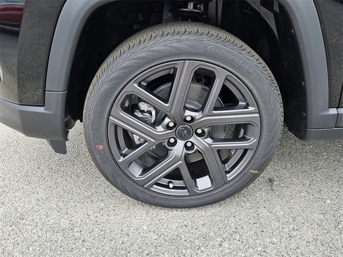 New 2026 Jeep Compass Latitude image 9