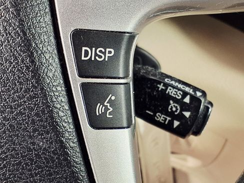 Used 2012 Toyota Highlander 4WD w/ Tech Pkg image 19