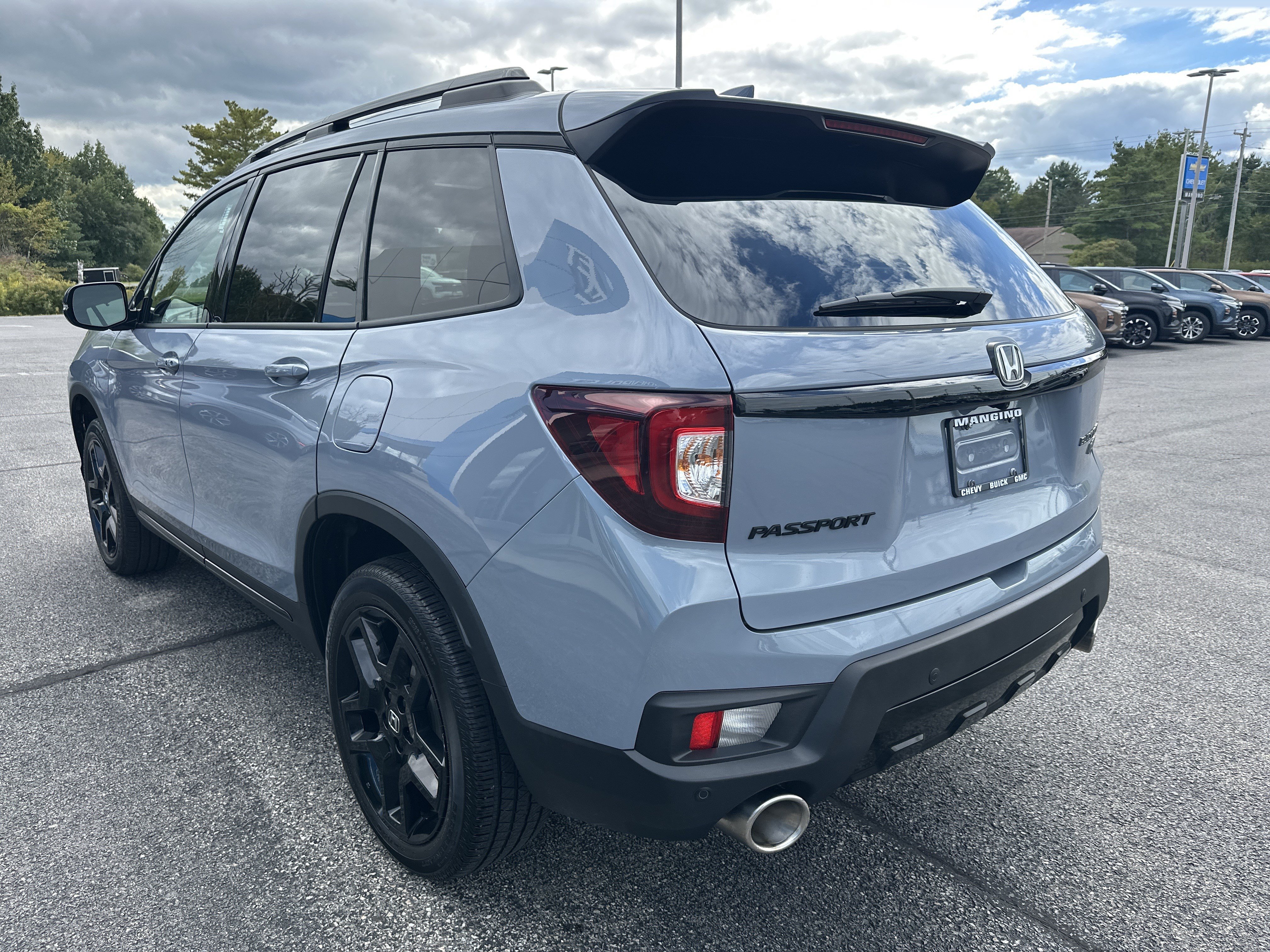 Used 2025 Honda Passport Black Edition image 4