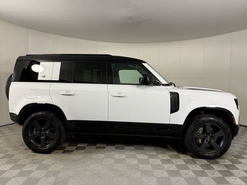 Used 2024 Land Rover Defender 110 X-Dynamic SE image 8