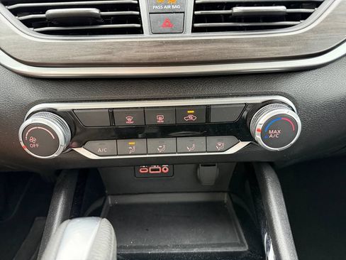 Used 2024 Nissan Altima 2.5 SV FWD image 28