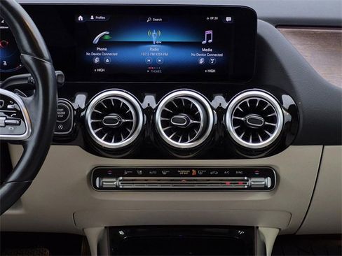 Certified 2022 Mercedes-Benz GLA 250 4MATIC image 29