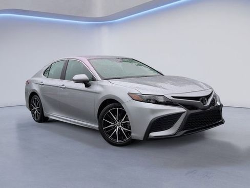 Used 2024 Toyota Camry SE FWD image 2