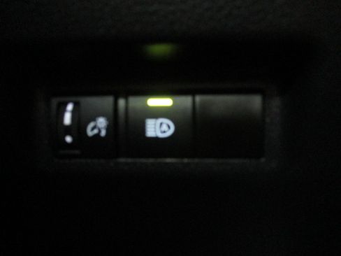 Used 2023 Toyota RAV4 LE AWD/4WD image 26