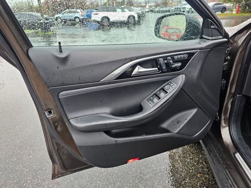 Used 2017 INFINITI QX30 Premium image 23