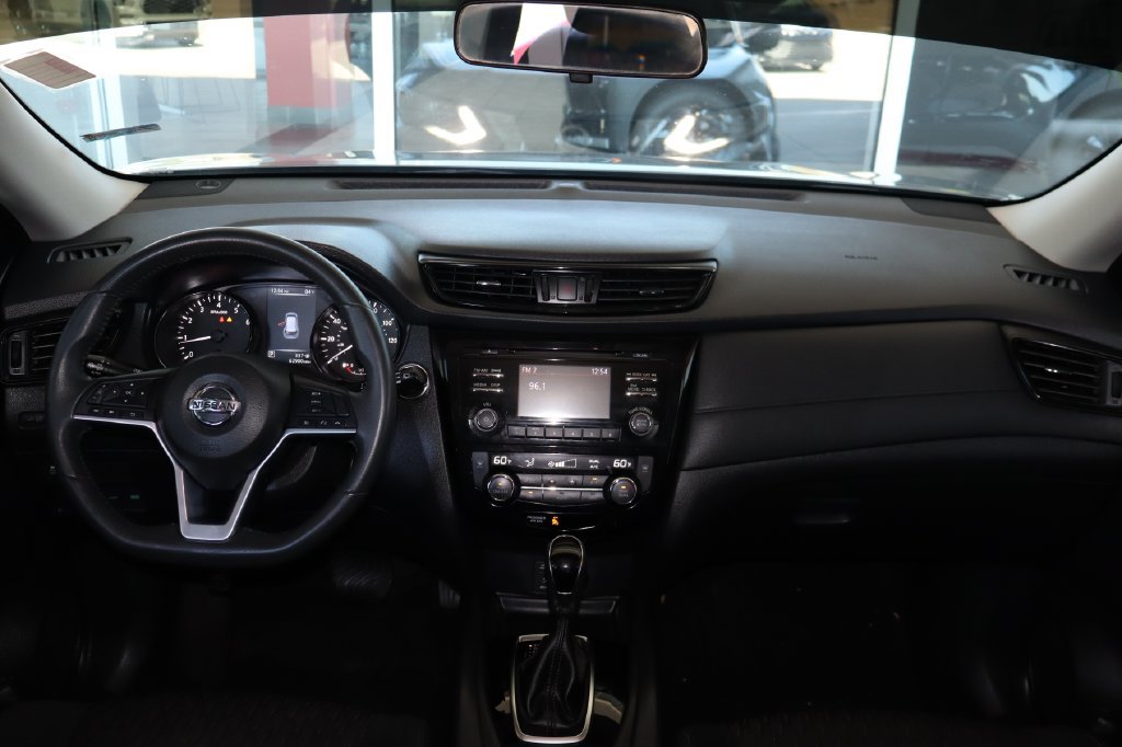 Used 2017 Nissan Rogue SV FWD image 34