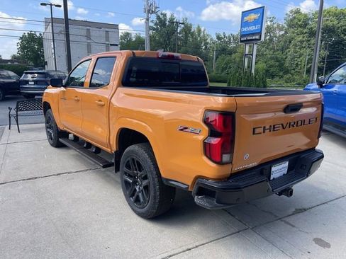 Used 2025 Chevrolet Colorado Z71 w/ Technology Package AWD/4WD image 5
