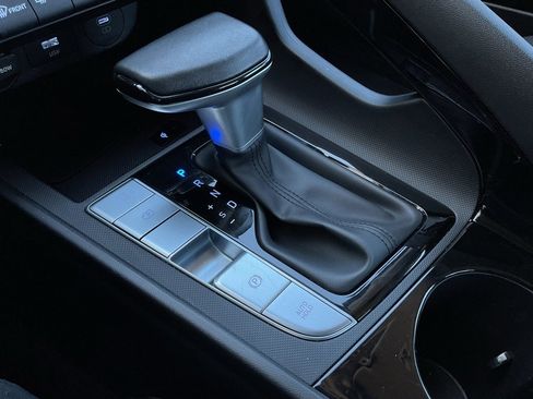 Used 2025 Hyundai Elantra SEL image 36