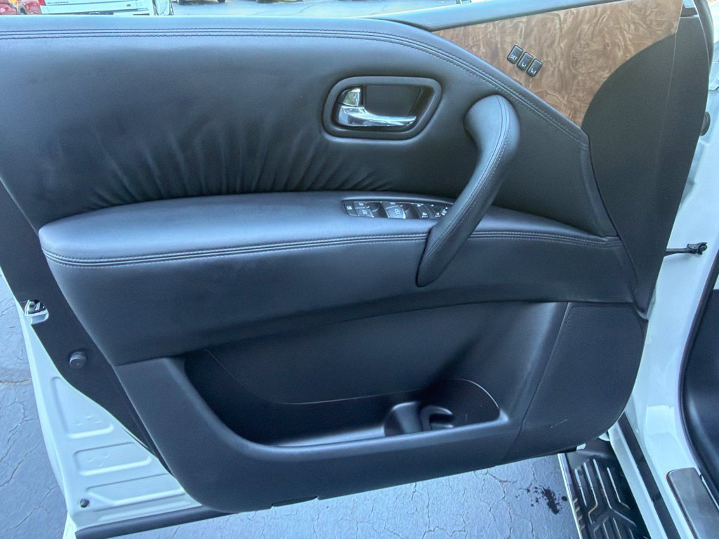 Used 2024 Nissan Armada SL w/ Captain's Chairs Package AWD/4WD image 7