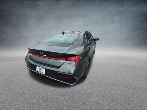 New 2025 Hyundai Elantra Limited image 20