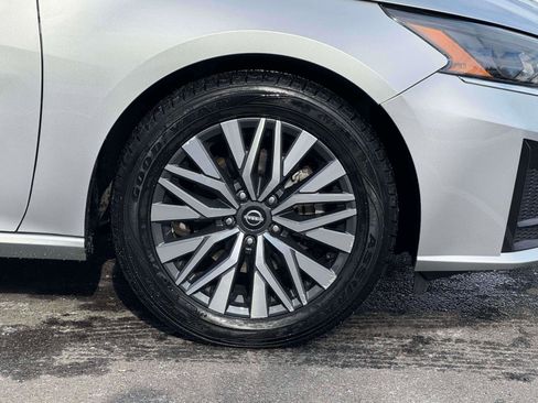 Used 2024 Nissan Altima 2.5 SV image 6