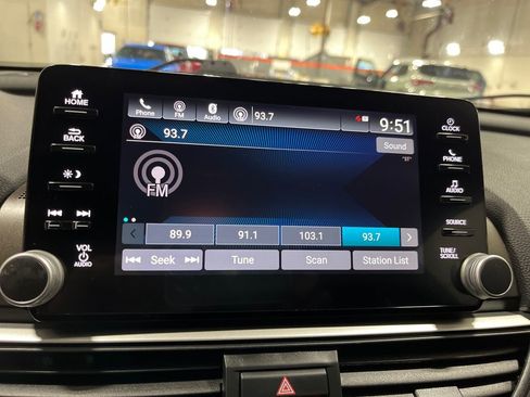Used 2018 Honda Accord Sport image 16