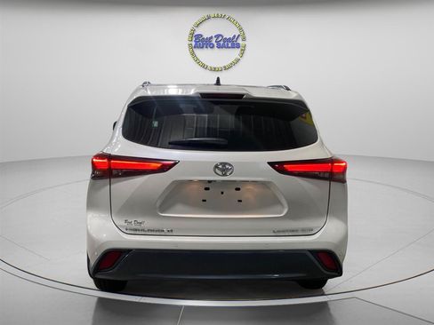 Used 2021 Toyota Highlander Limited AWD/4WD image 4