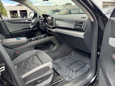 Used 2024 Volkswagen Atlas Peak Edition SEL AWD/4WD image 23