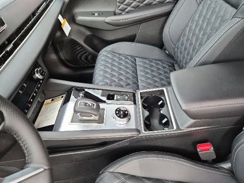 New 2026 Nissan Rogue Platinum AWD/4WD image 18