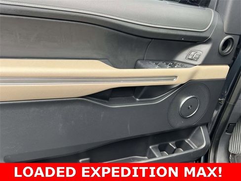Used 2022 Ford Expedition Max Limited image 18