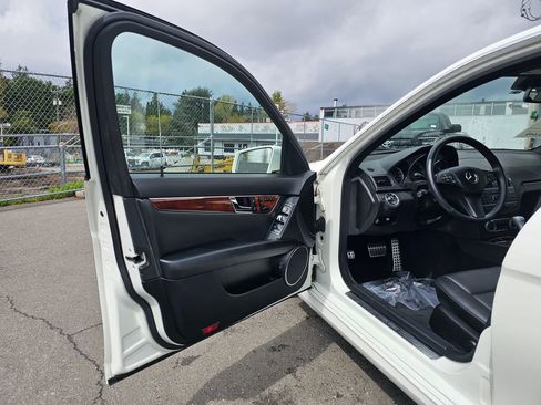 Used 2011 Mercedes-Benz C 300 4MATIC Sedan image 19