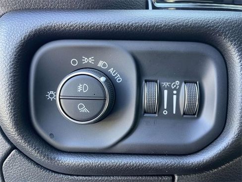 Used 2025 RAM 1500 Laramie w/ Night Edition image 19