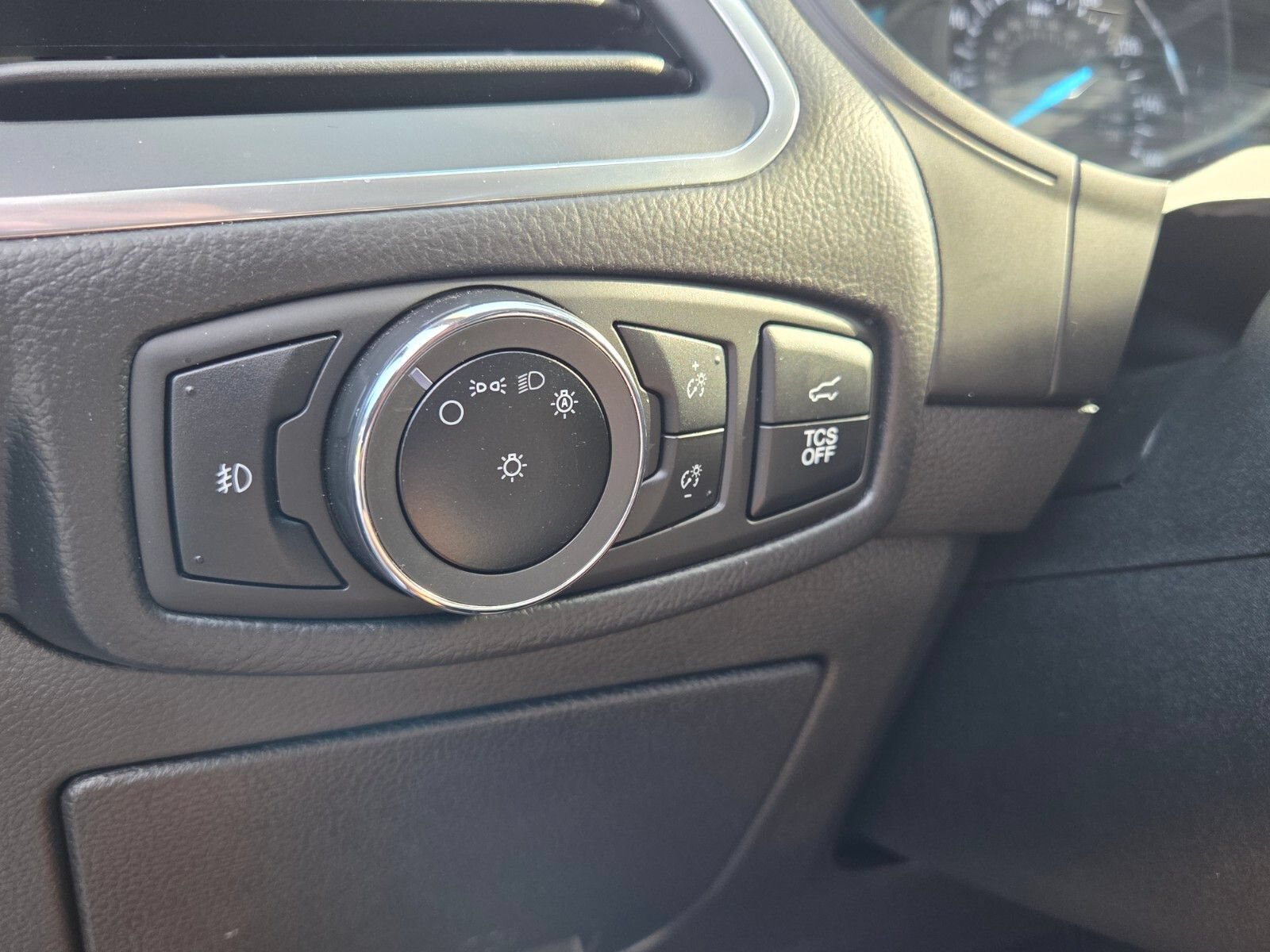 Used 2024 Ford Edge Titanium AWD/4WD image 29