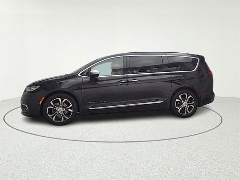 Used 2022 Chrysler Pacifica Pinnacle image 4