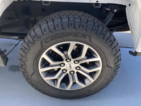 Used 2021 Ford F150 Lariat w/ Equipment Group 501A Mid image 9