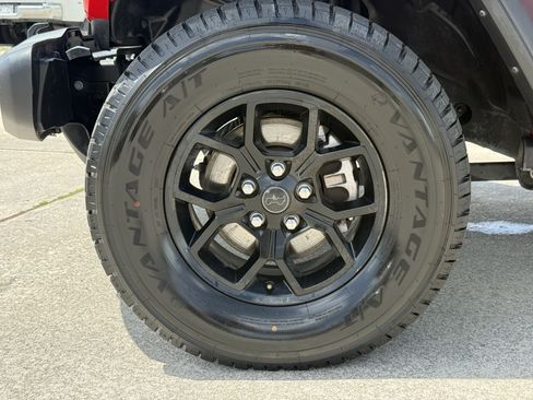 Used 2025 Jeep Wrangler Unlimited Sport AWD/4WD image 13