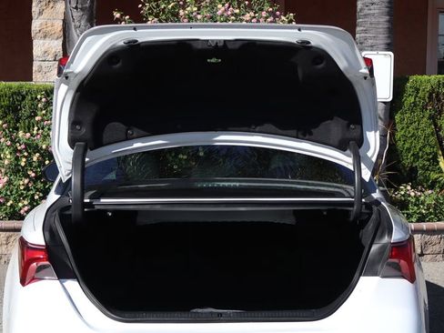 Used 2020 Toyota Avalon XSE image 8