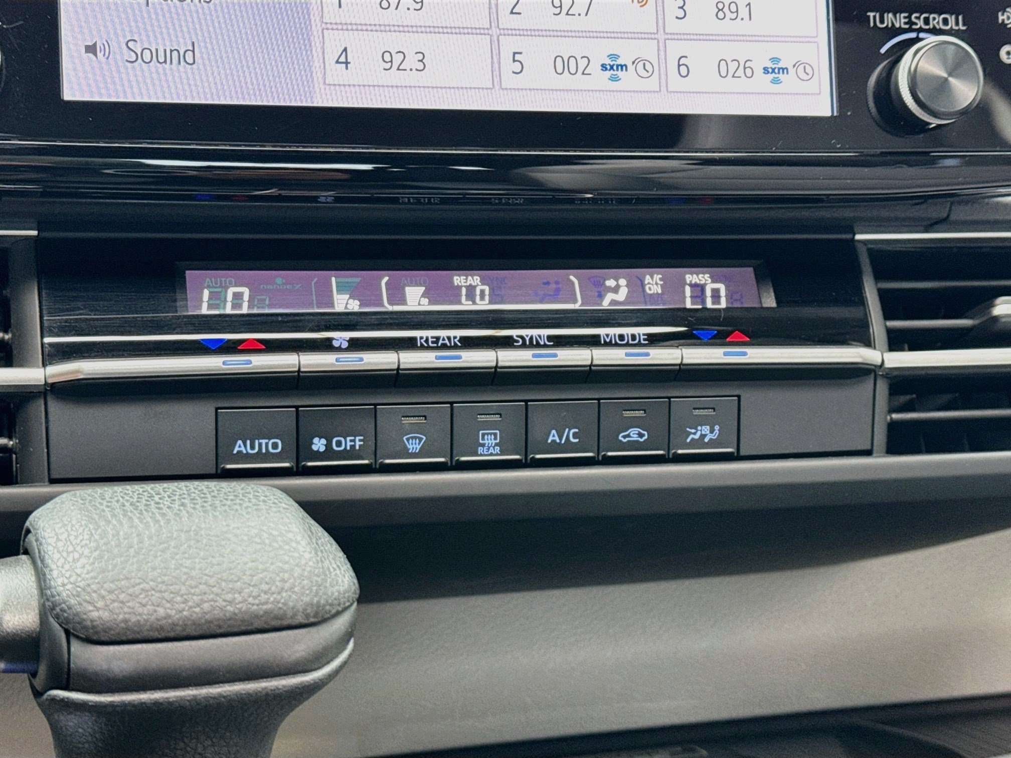 Used 2023 Toyota Sienna LE w/ LE Plus Package AWD/4WD image 12