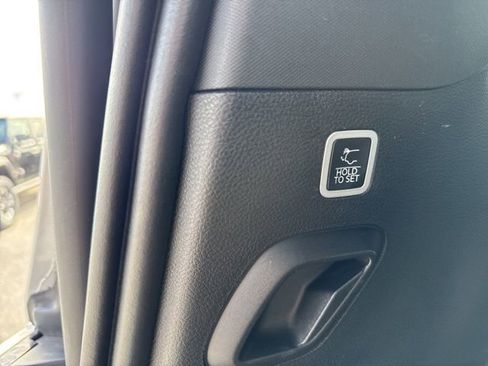 Used 2024 Jeep Wagoneer Base image 40