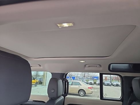 Used 2024 Land Rover Defender 110 X-Dynamic SE image 14