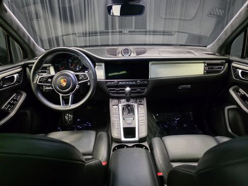 Used 2021 Porsche Macan Turbo AWD/4WD image 23