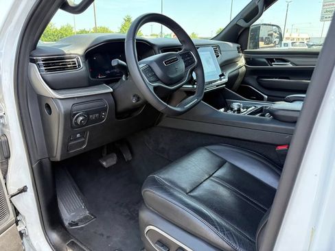 Used 2024 Jeep Wagoneer L Series II w/ Flexible Seating Group AWD/4WD image 16