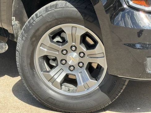 Used 2019 Chevrolet Tahoe LT w/ Off-Road Package AWD/4WD image 34