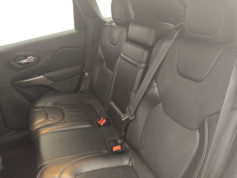 Used 2019 Jeep Cherokee Limited FWD image 18