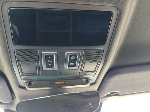 Used 2024 Land Rover Defender 130 X-Dynamic SE image 36