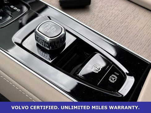 Certified 2025 Volvo XC90 B5 Plus AWD/4WD image 22