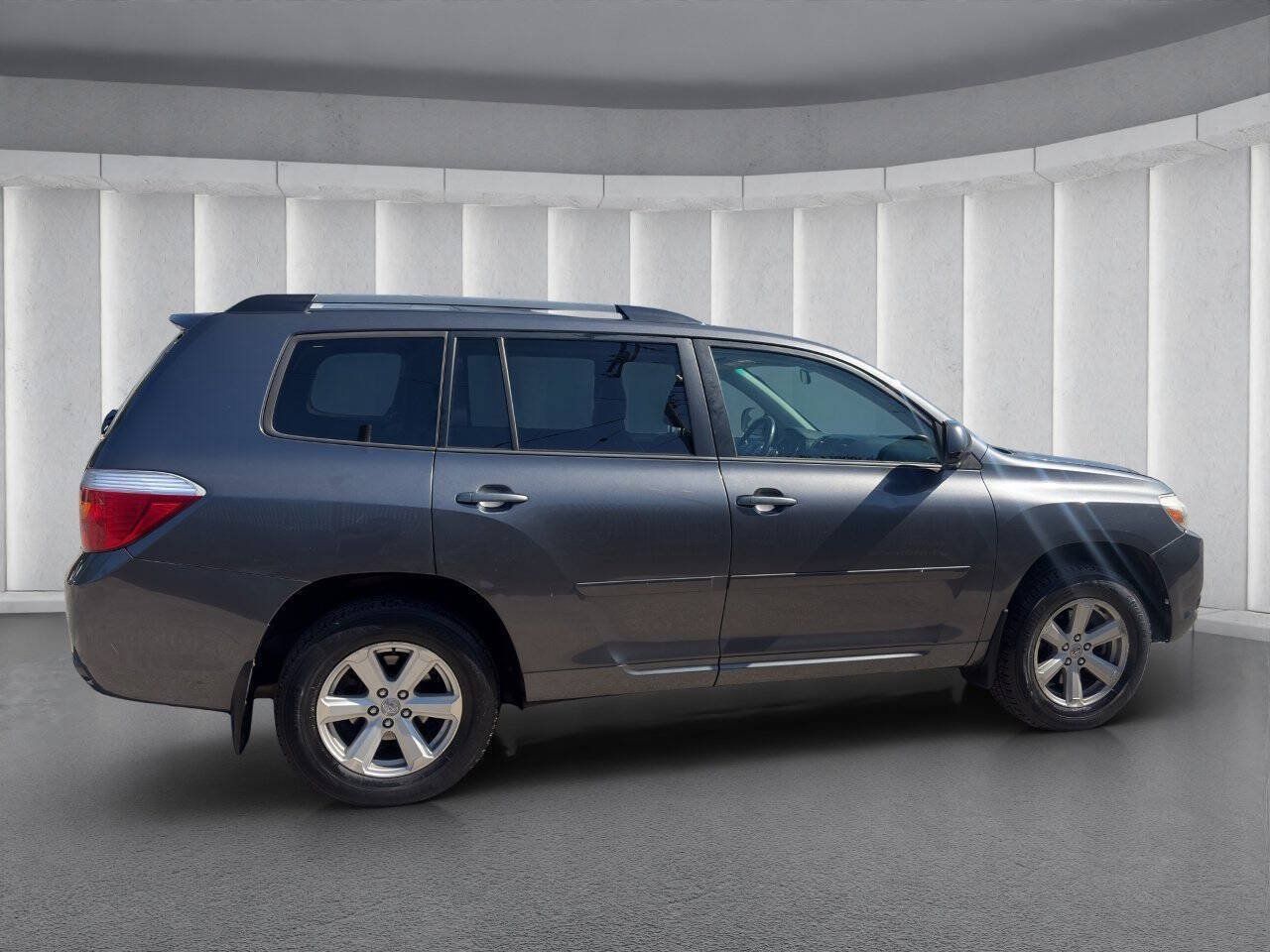 Used 2010 Toyota Highlander SE AWD/4WD image 5