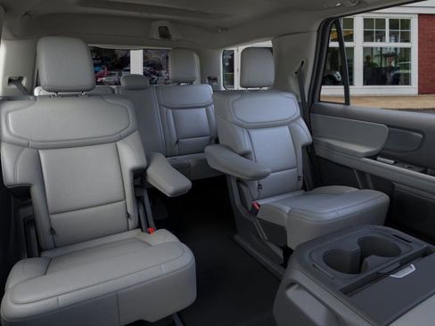 New 2026 Ford Expedition Active image 11