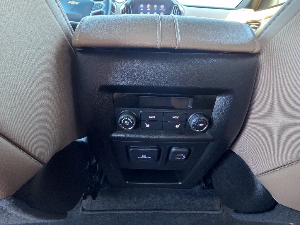 Used 2023 Chevrolet Traverse Premier FWD image 31