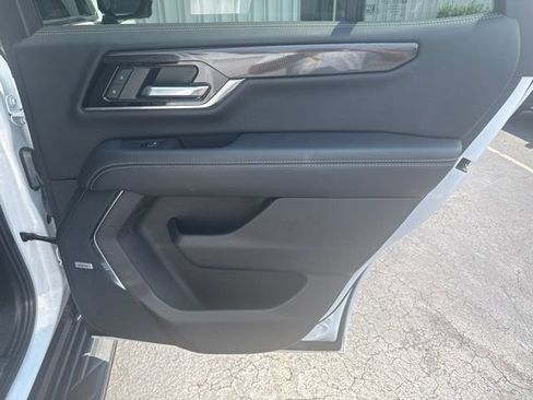 Used 2025 GMC Yukon Elevation AWD/4WD image 29