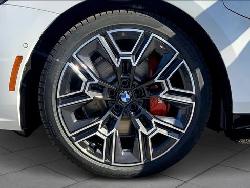 Used 2026 BMW 550e xDrive w/ Executive Package image 11