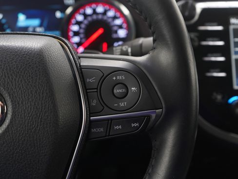 Used 2020 Toyota Camry XSE image 25