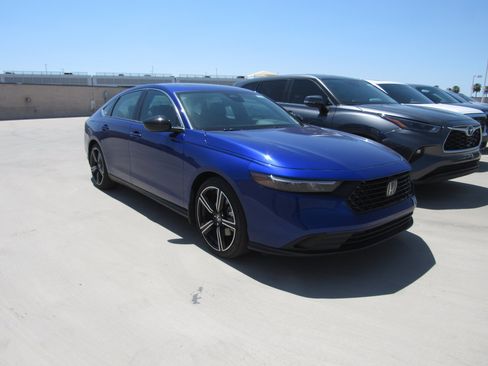 Used 2024 Honda Accord Sport image 2