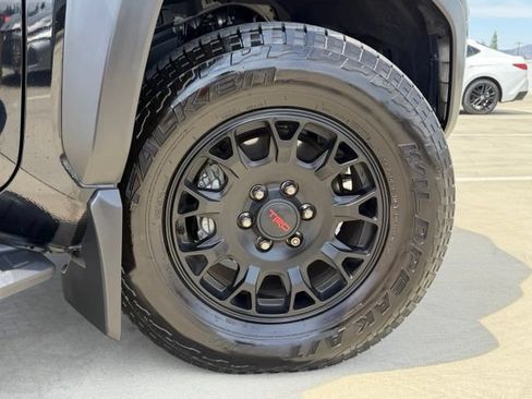 Certified 2025 Toyota 4Runner TRD Off-Road Premium AWD/4WD image 9