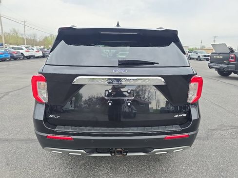 Used 2023 Ford Explorer XLT w/ Equipment Group 202A image 7