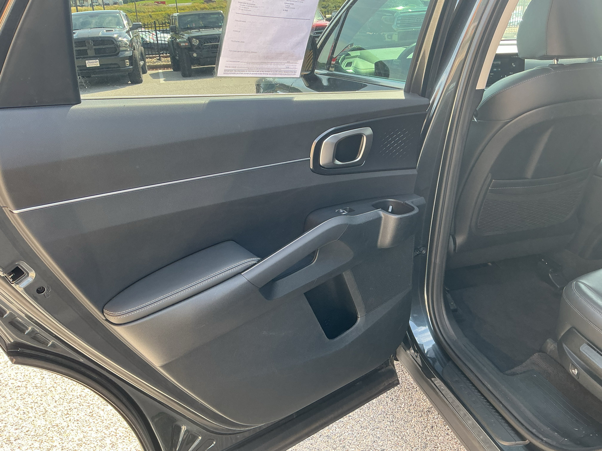 Used 2025 Kia Sorento S AWD/4WD image 17