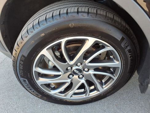 Used 2022 Lincoln Corsair Standard w/ Equipment Group 101A image 9