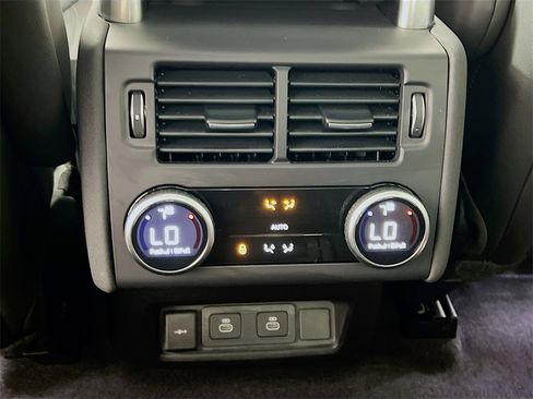 Used 2025 Land Rover Discovery Dynamic SE image 27